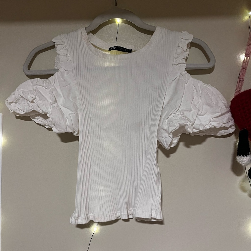 Ribbed tank with puffy sleeves